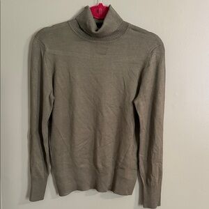 Cable & Gauge Women’s  Olive Turtleneck Sweater